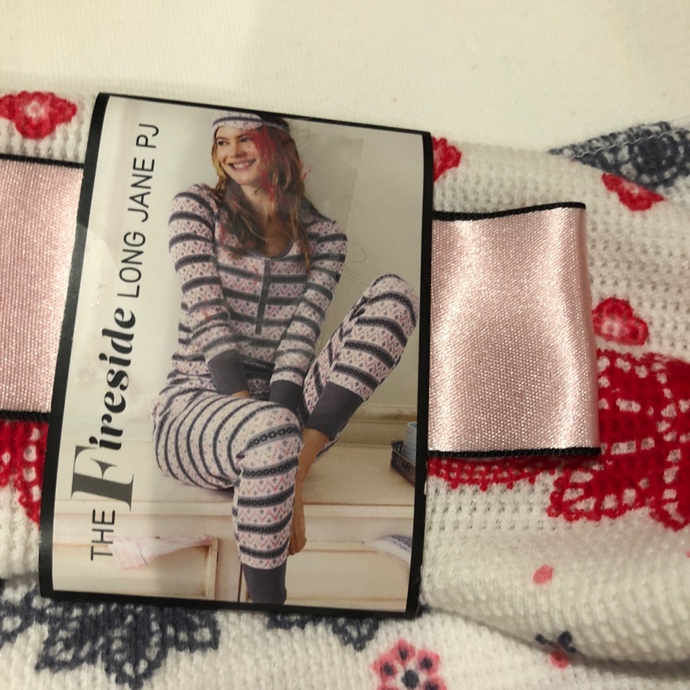 Victoria’s Secret new fireside pajama medium